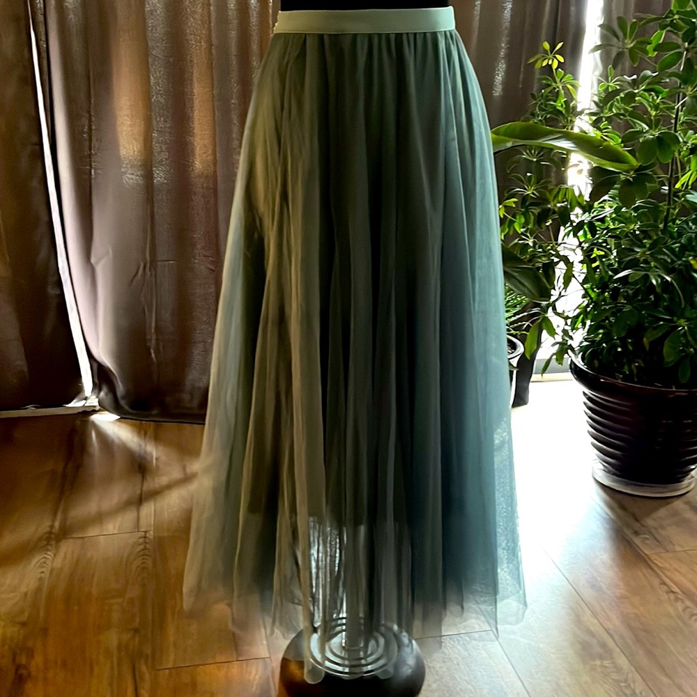 Dark blue mesh skirt. Size S/M. From Chicwish.